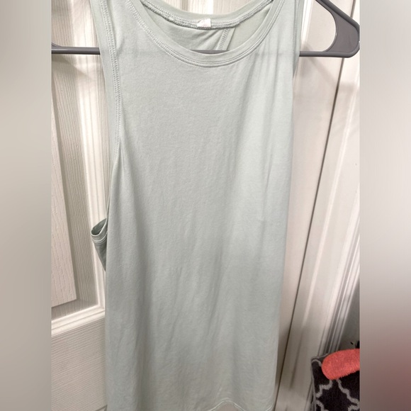 Lulumon T-shirt size 6 - Picture 1 of 3